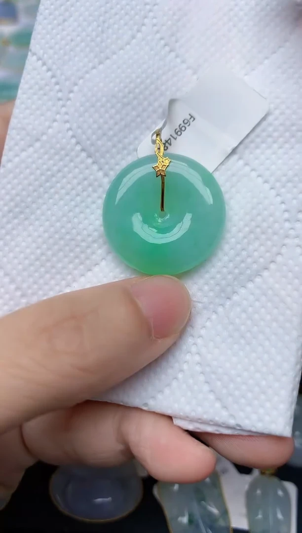 翡翠18K金镶嵌颈饰天然缅甸A货翡翠