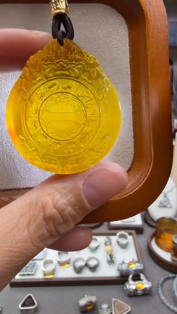 琥珀颈饰未镶嵌九宫八卦吊坠