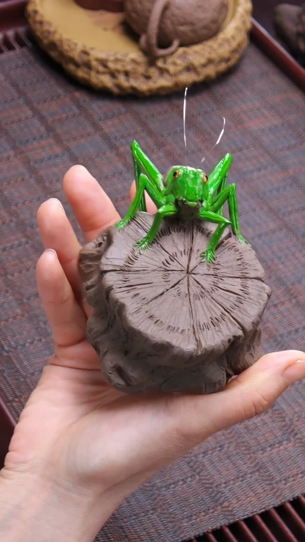 【闪购商品】紫砂茶宠《蝈蝈盖置》（矮款）