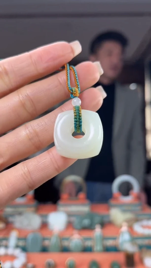 颈饰未镶嵌和田玉佩佩