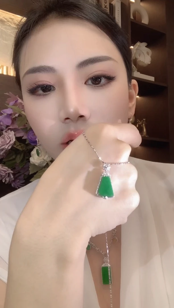 吊坠(不含链)18K金镶嵌翡翠A16