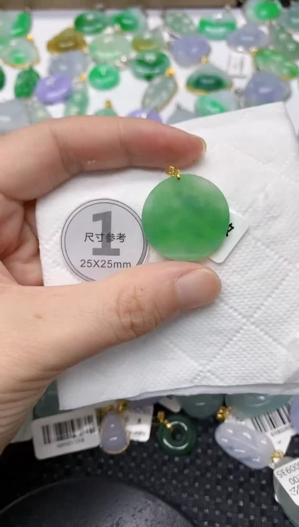 翡翠18K金镶嵌颈饰111111111