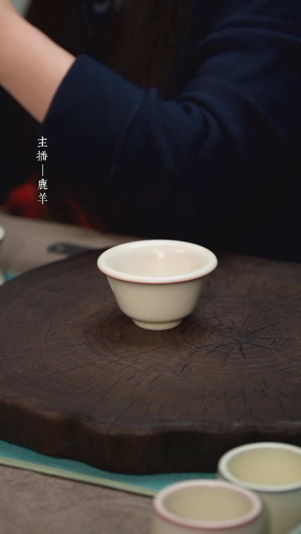 【闪购商品】70-1压手杯-官瓷南山*羊