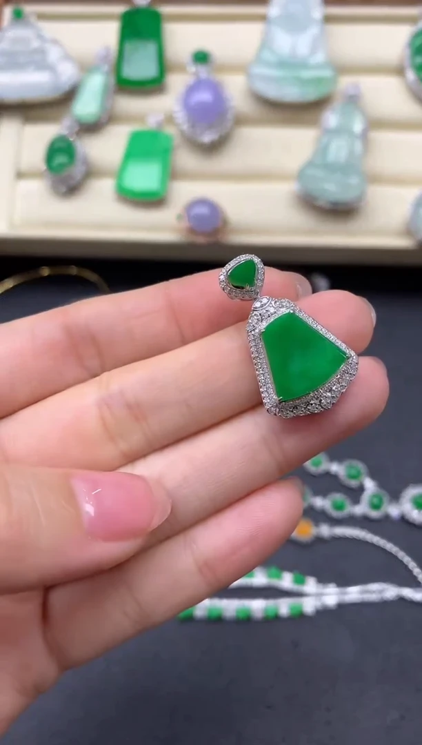 【闪购商品】翡翠颈饰18K金镶嵌382中国好珍宝