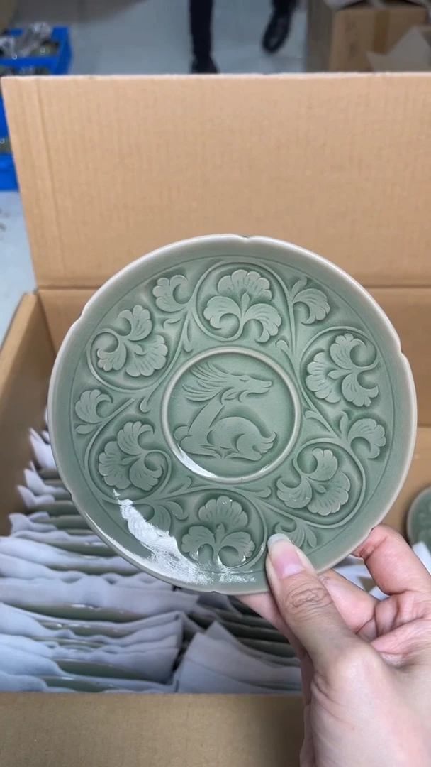 陶瓷纯手工秘色鹿戏牡丹纹壶承（一个）