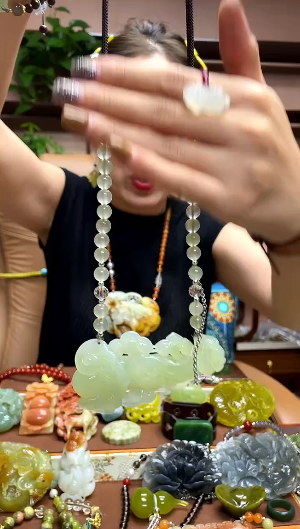 未镶嵌岫玉吊坠·