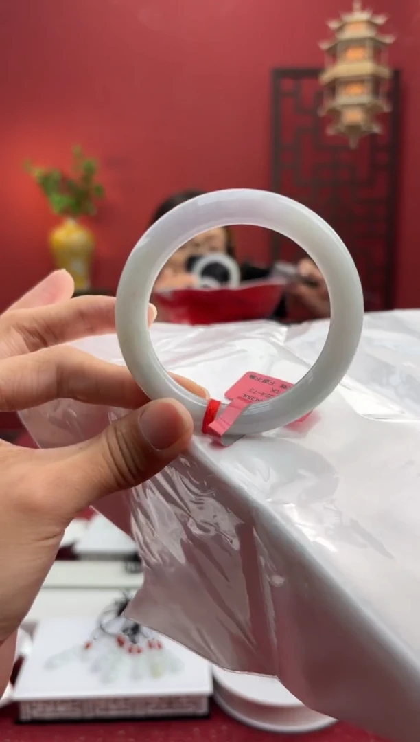 未镶嵌手镯（圆镯）翡翠翡翠手镯10
