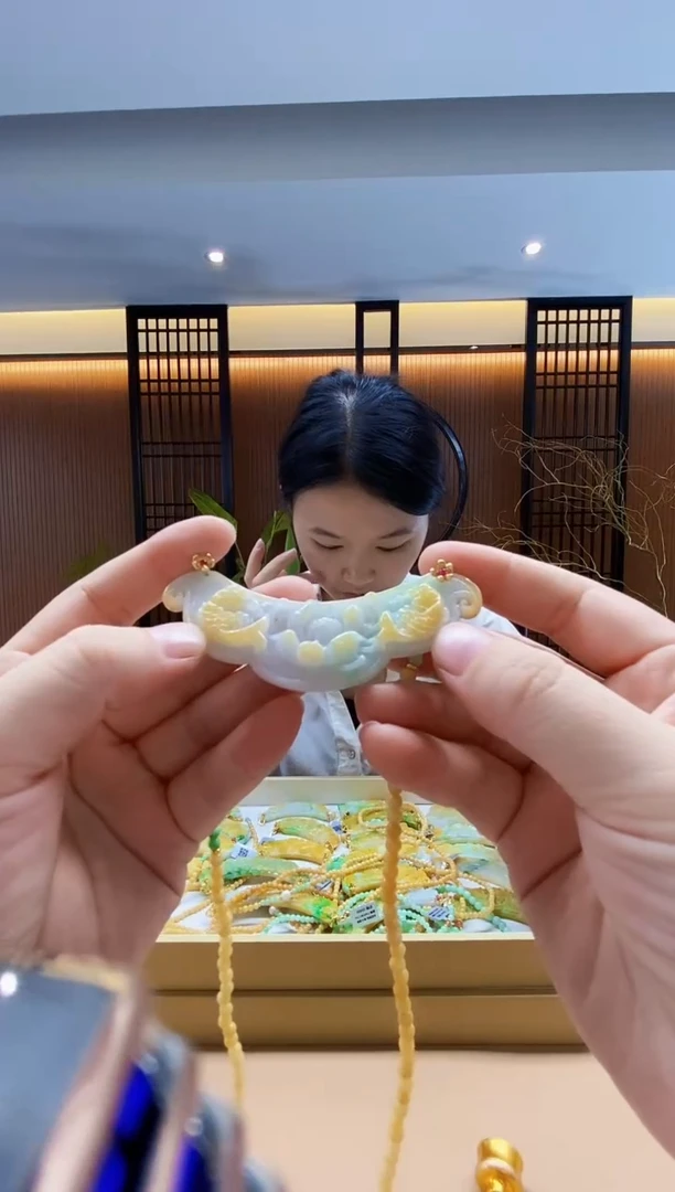颈饰未镶嵌翡翠吊坠