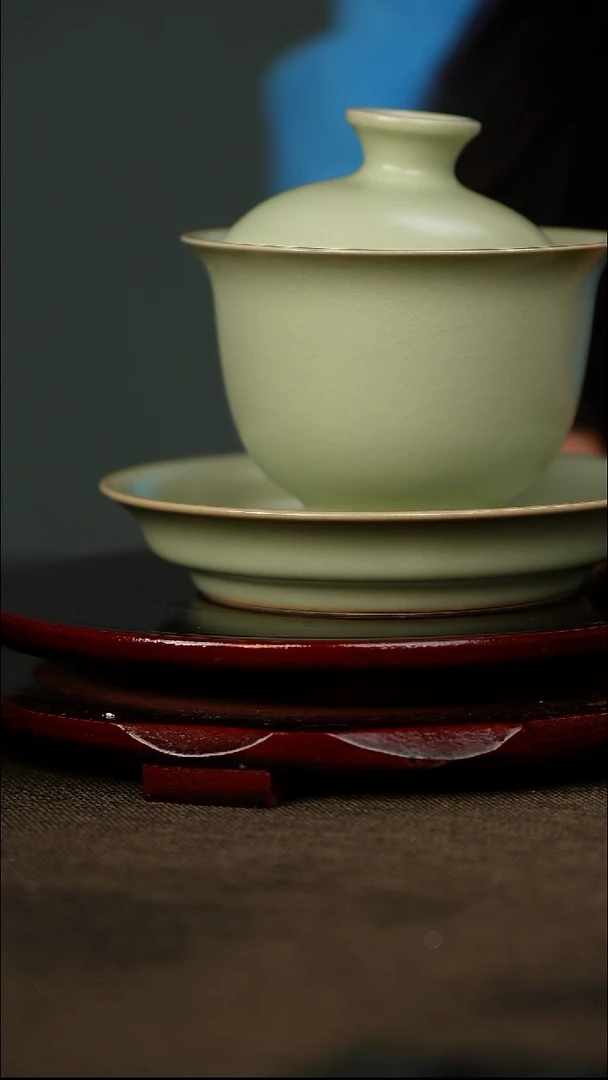 贝***人微微笑 元宝盖碗 粉青色