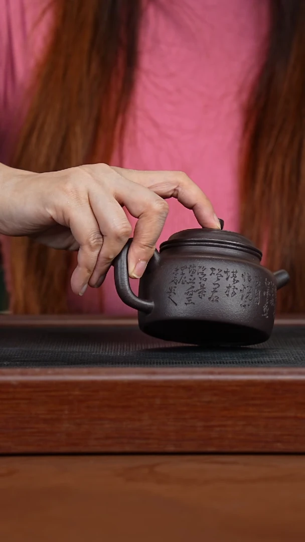 茶壶紫砂黑墩头刻绘德钟