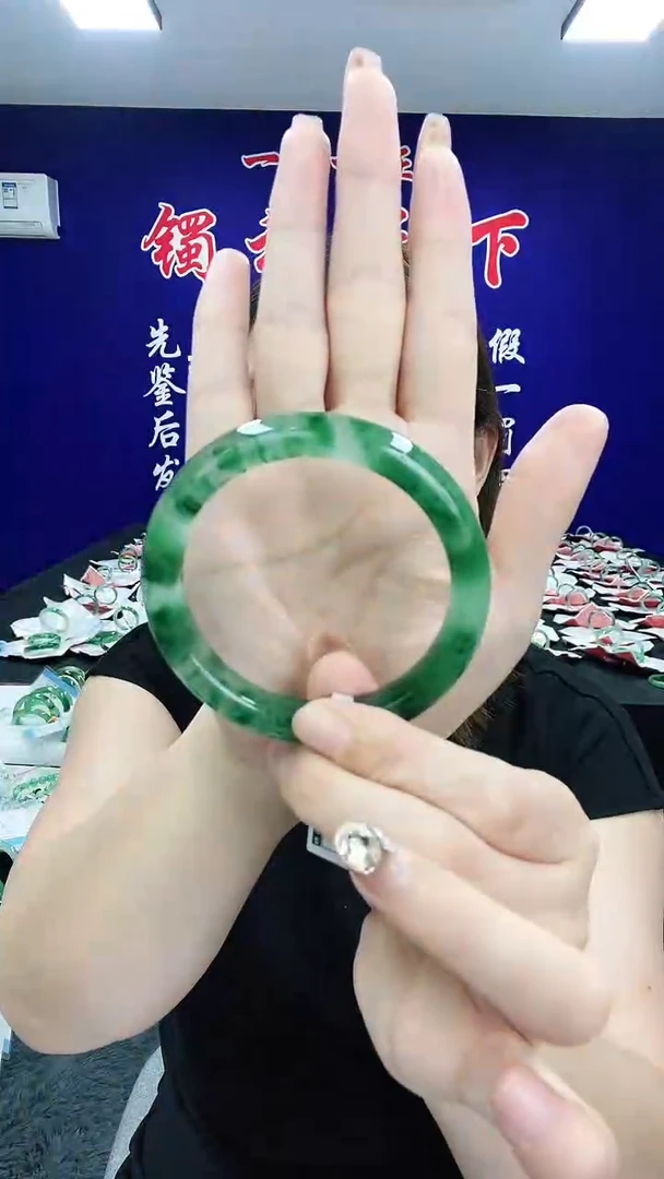 石英质玉（非洲翠）手镯未镶嵌1