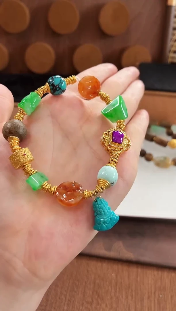 18K金镶嵌手链翡翠吊坠