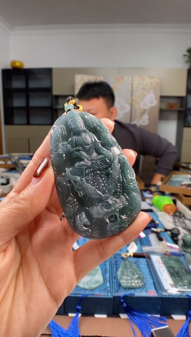 颈饰未镶嵌翡翠“  多样性发其一