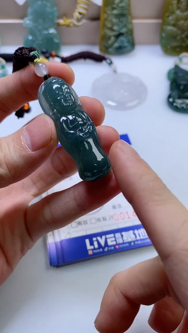 翡翠挂件未镶嵌