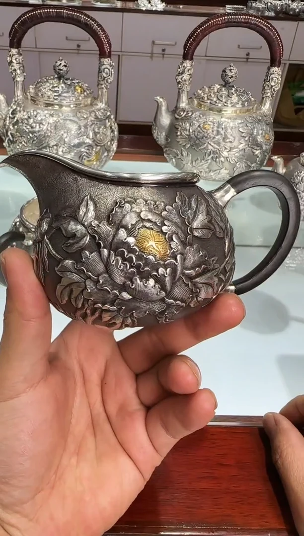 云****?足银999精工手工牡丹大师高浮雕公道杯