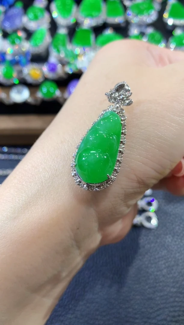 吊坠(不含链)18K金镶嵌翡翠A12