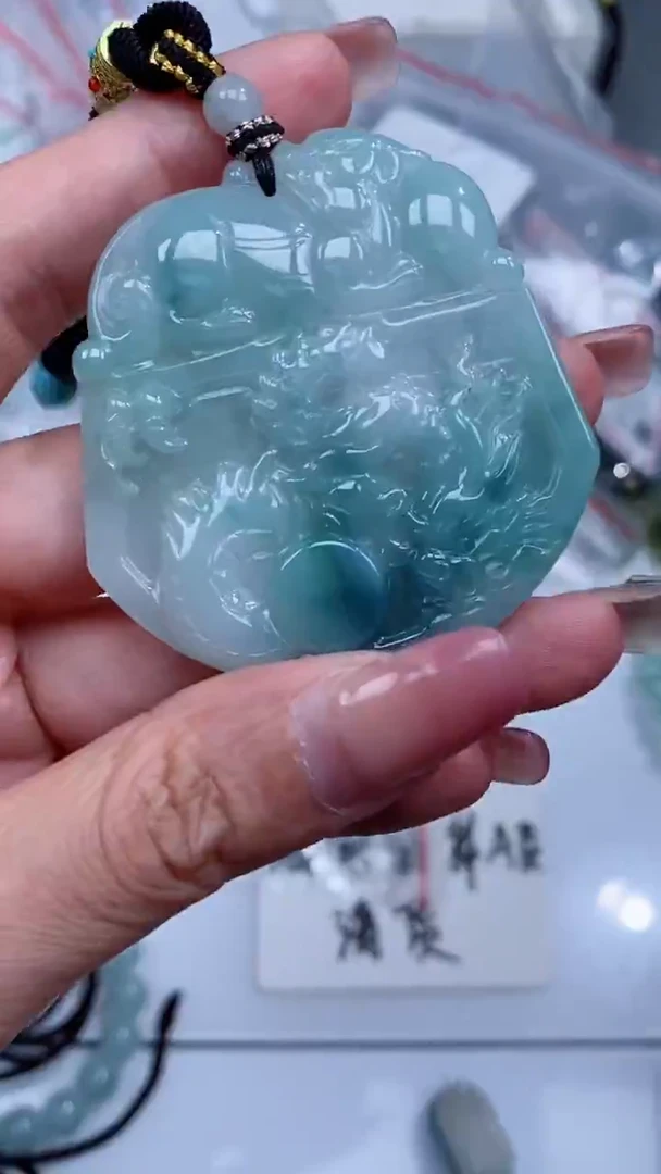翡翠未镶嵌颈饰吊坠