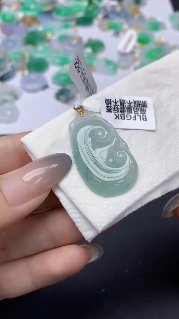 翡翠18K金镶嵌颈饰天然缅甸a货翡翠