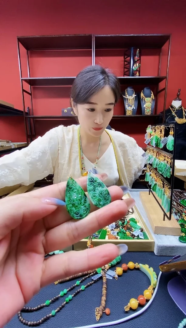 颈饰未镶嵌翡翠翡翠耳饰