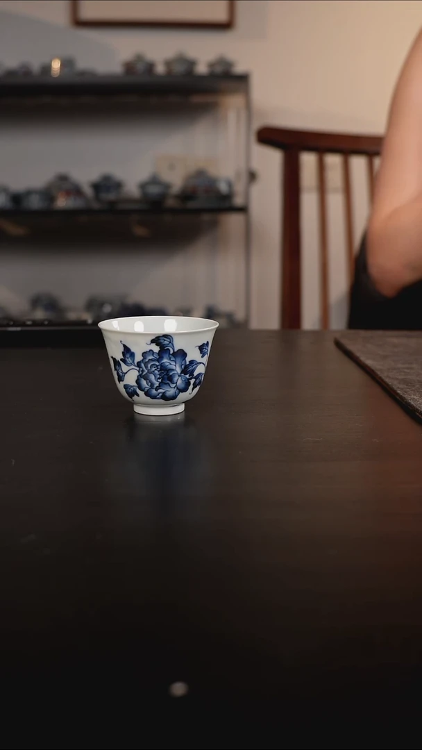 仿明青花牡丹铃铛杯
