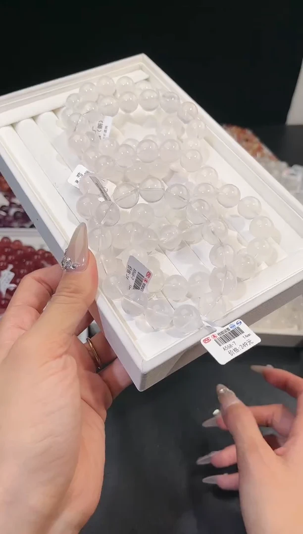 【闪购商品】水晶手链未镶嵌多样性发一奶白晶14mm