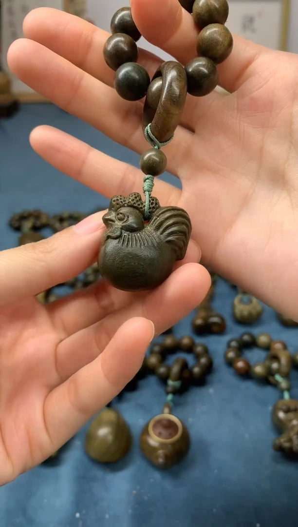 【闪购商品】维腊木（绿檀）把件小鸡 盘玩件