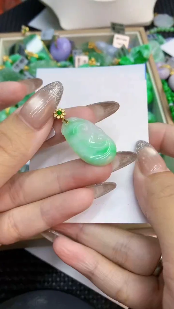 颈饰未镶嵌翡翠1