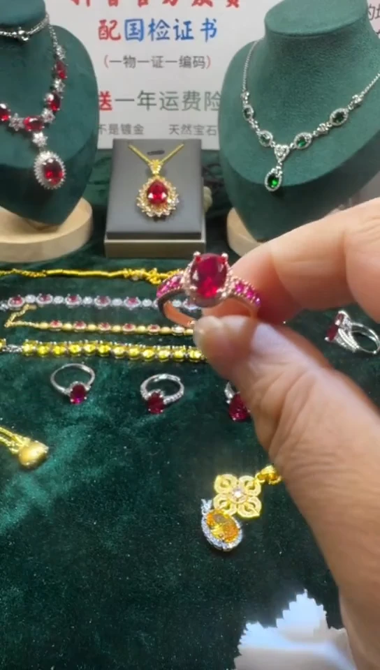 18K金镶嵌戒指红宝石0