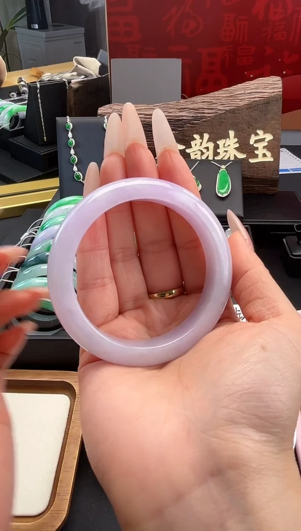 翡翠手镯未镶嵌手镯