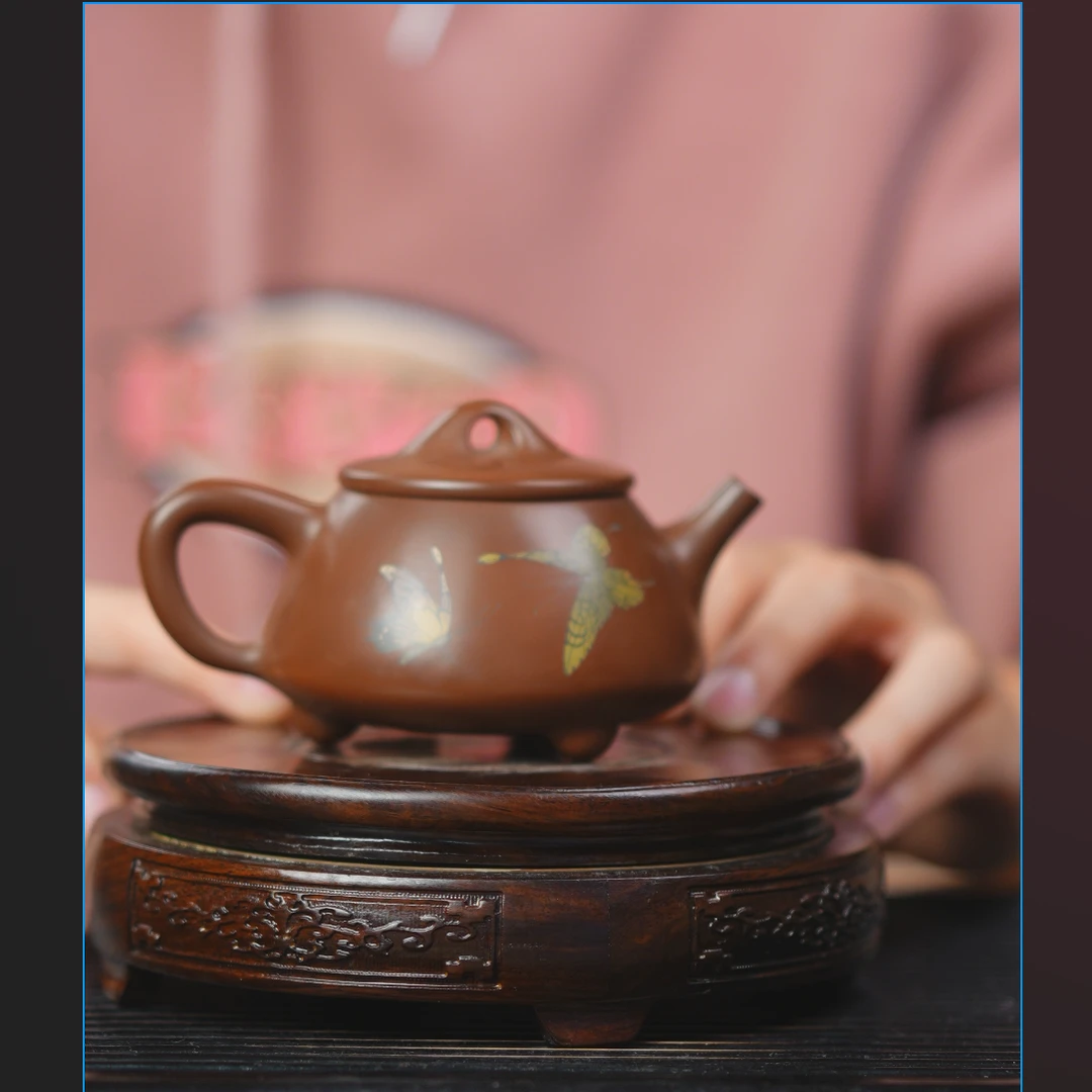 云南建水·百年逢春紫陶全手工刻填壶