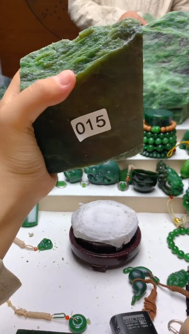 未镶嵌和田玉（碧玉）珠宝半成品1