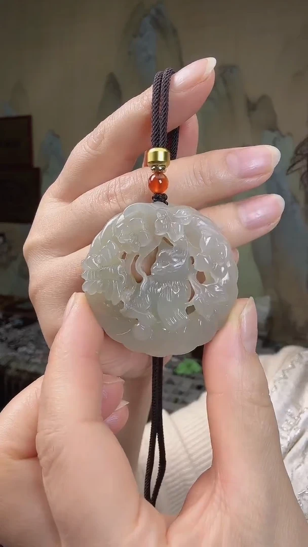 颈饰未镶嵌和田玉.