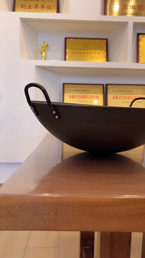 生铁双耳毛胚锅42寸，开锅带锅盖