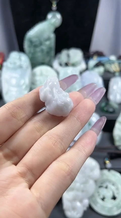 翡翠未镶嵌颈饰小貔貅