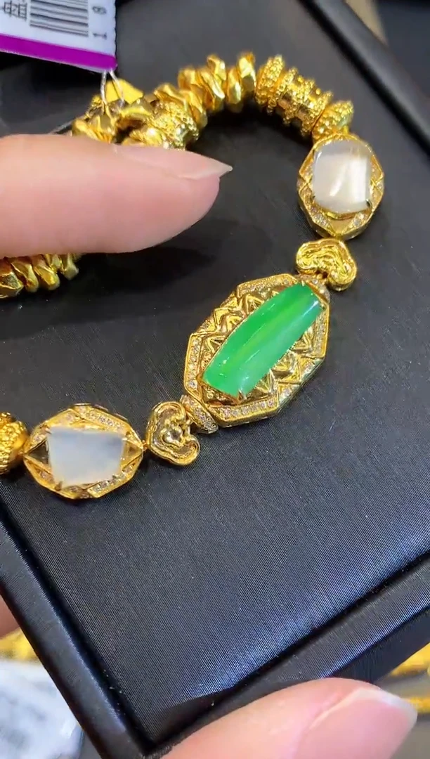 18K金镶嵌手链翡翠?**妈多样性发其一
