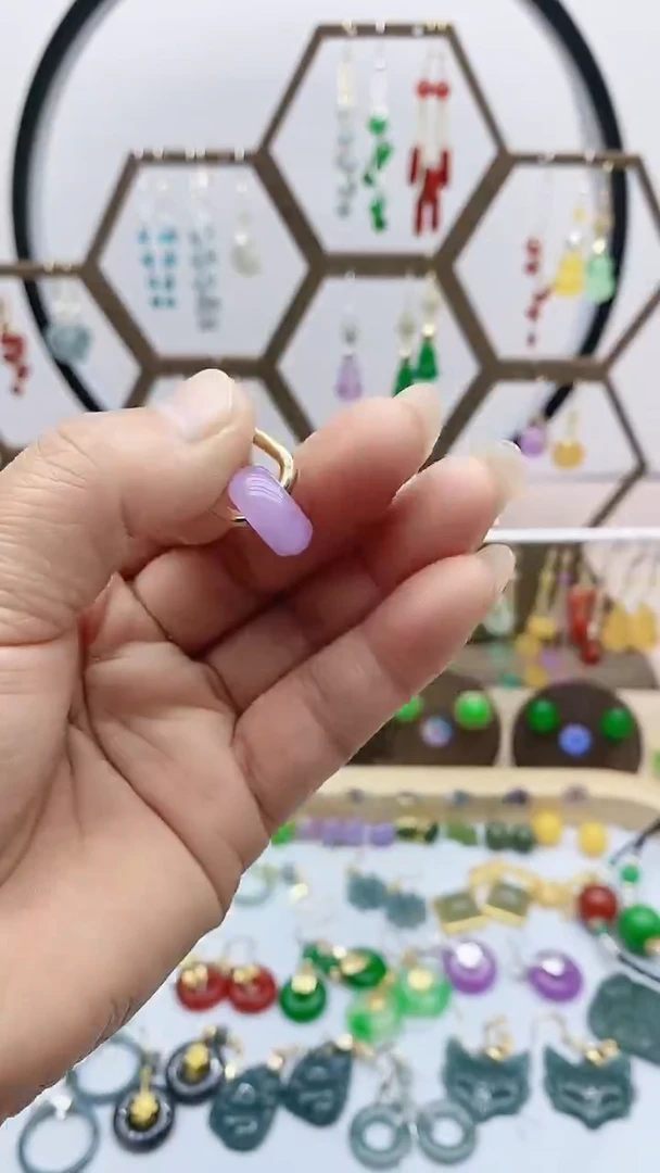 未镶嵌石英质玉（天山翠）耳饰45