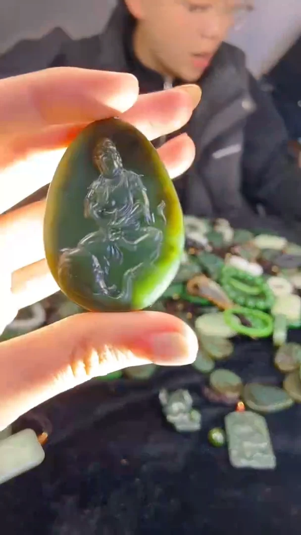 颈饰未镶嵌和田玉1