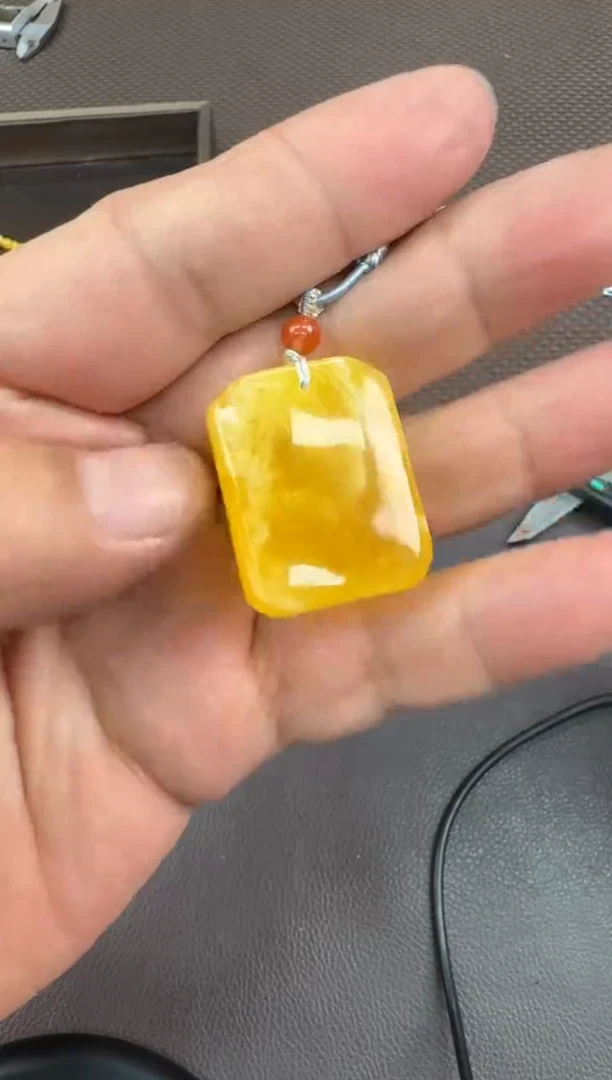 【闪购商品】琥珀裸石未镶嵌挂件