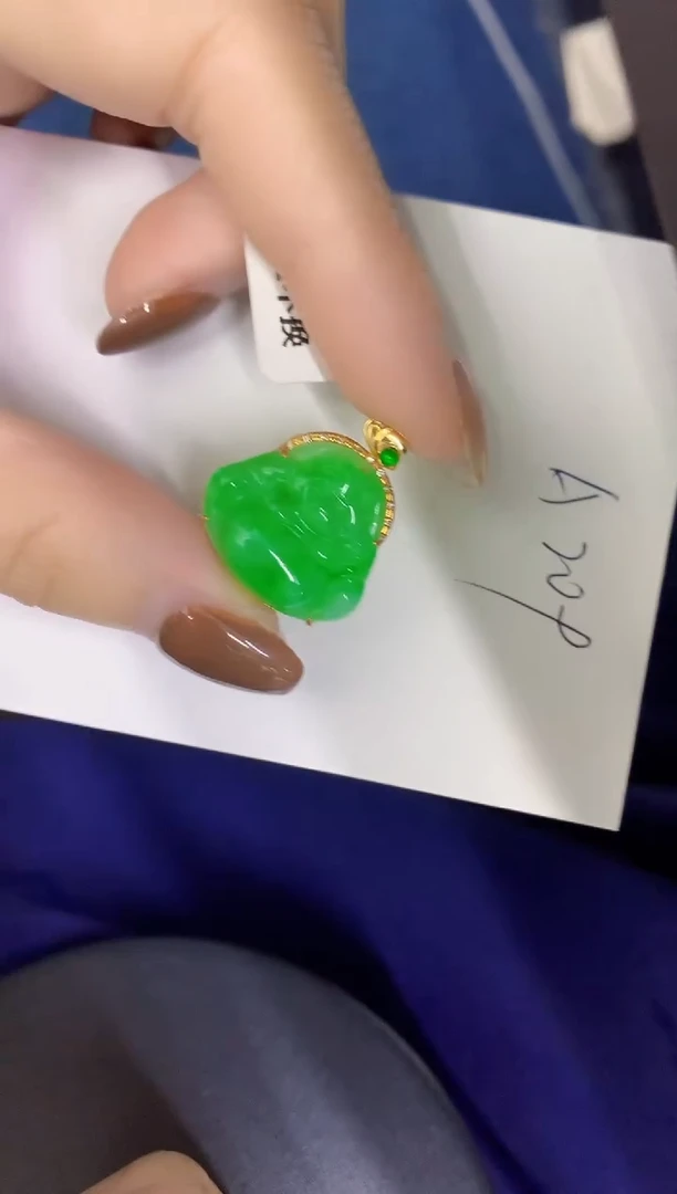 颈饰18K金镶嵌翡翠缅甸天然翡翠A货