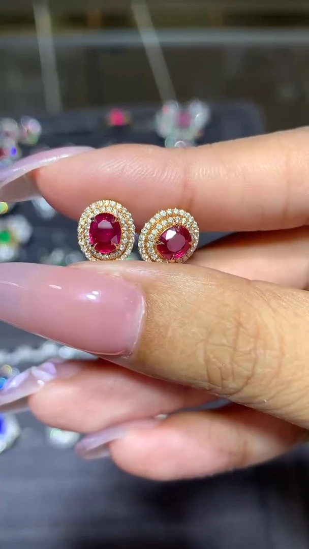 18K金镶嵌耳饰红宝石1.0CT