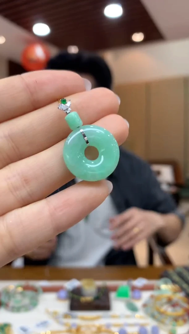 吊坠(不含链)18K金镶嵌翡翠甜甜圈