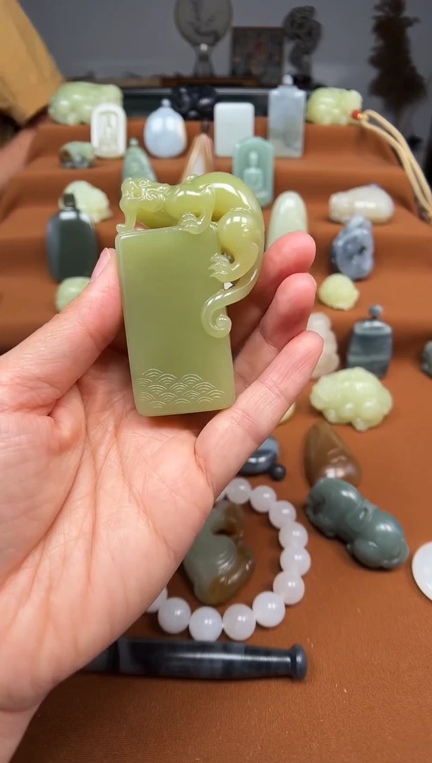 颈饰未镶嵌和田玉小**易龙