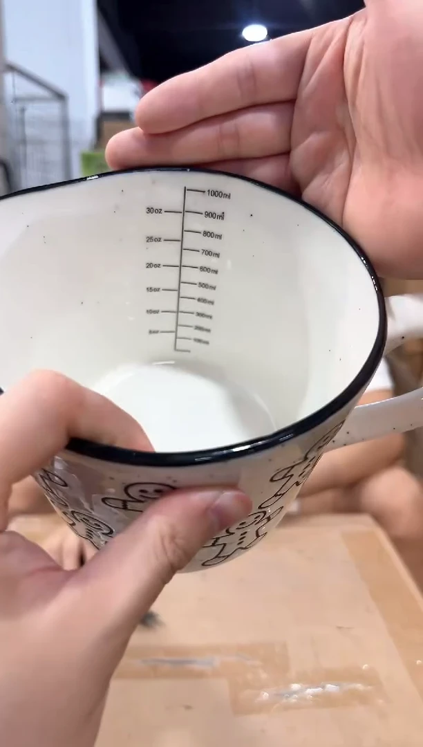 瓷片姜饼人奶壶（内外有小黑点）