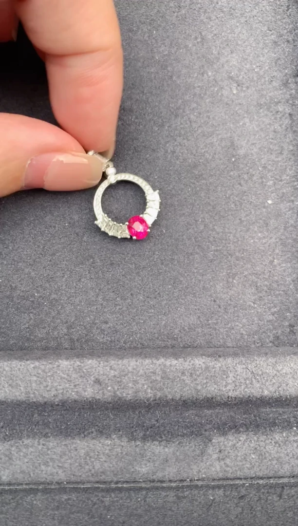 颈饰18K金镶嵌红宝石75分红宝石 GF 定制