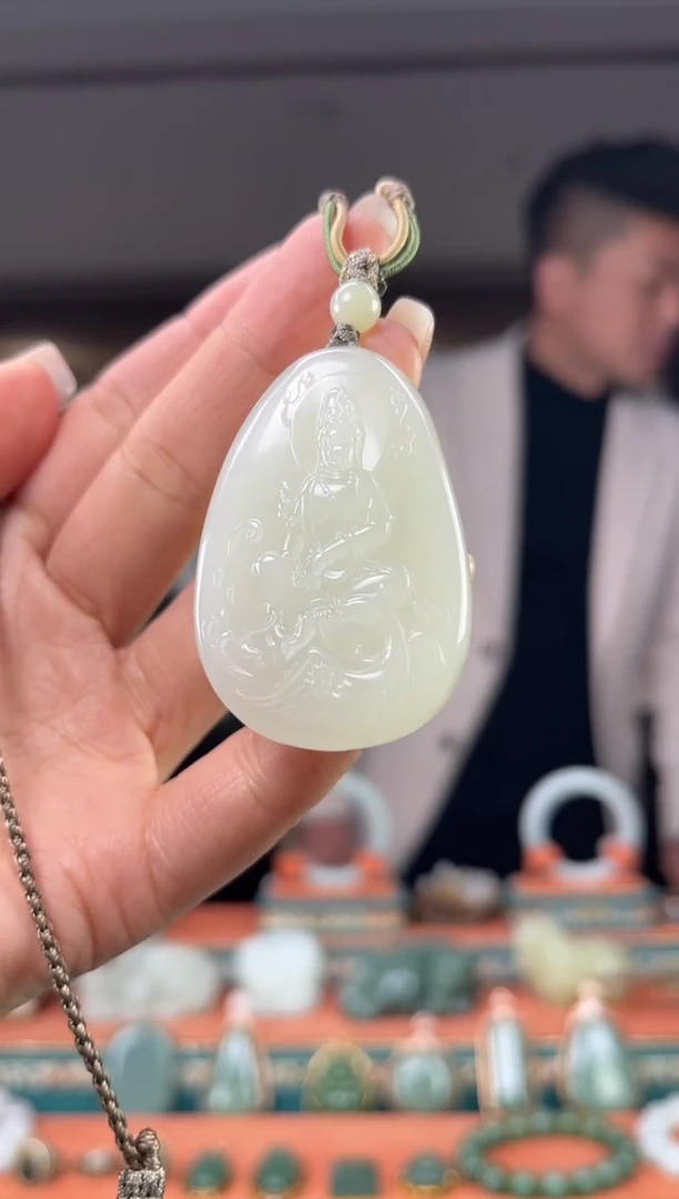 颈饰未镶嵌和田玉佩佩