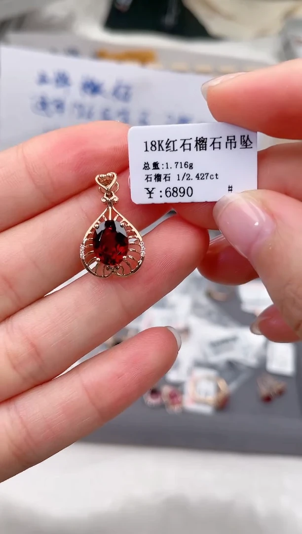 18K金镶嵌颈饰石榴石高货