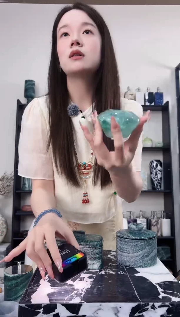 石材绿水晶嘟嘟