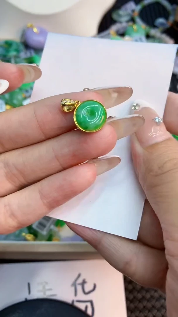 翡翠未镶嵌吊坠(不含链)1