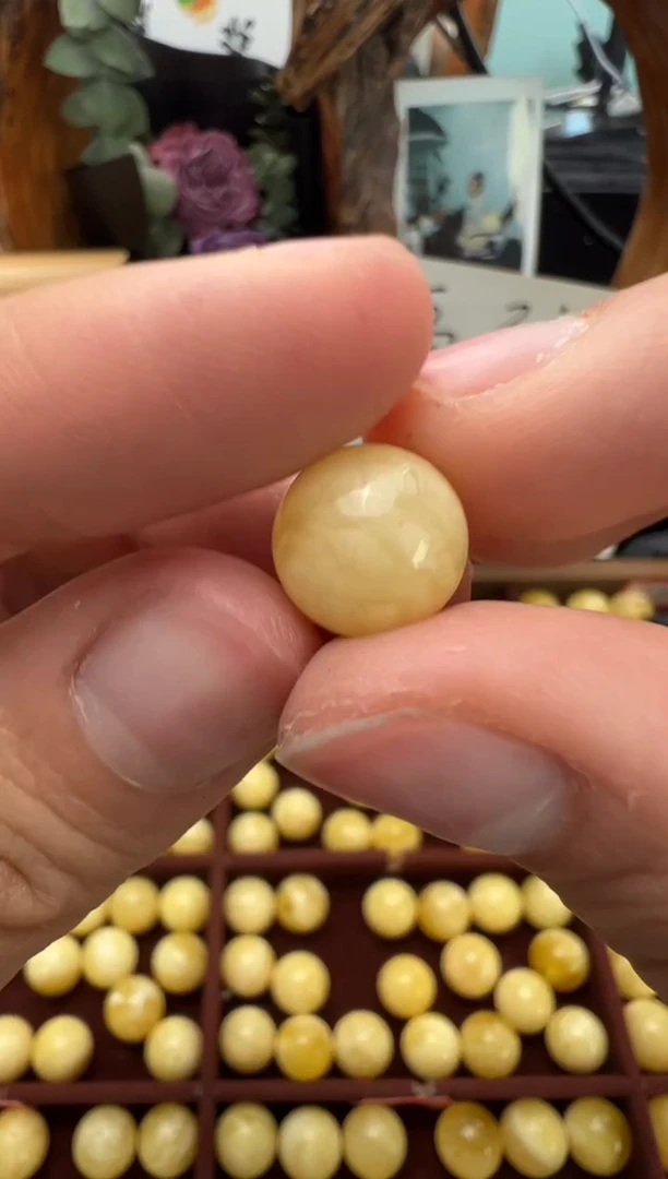 【闪购商品】蜜蜡裸石未镶嵌俄料微瑕11mm0.744克