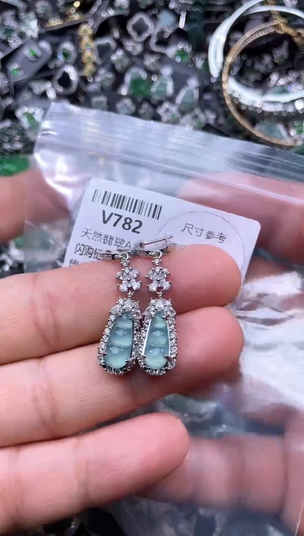 【闪购商品】翡翠颈饰未镶嵌V782耳扣